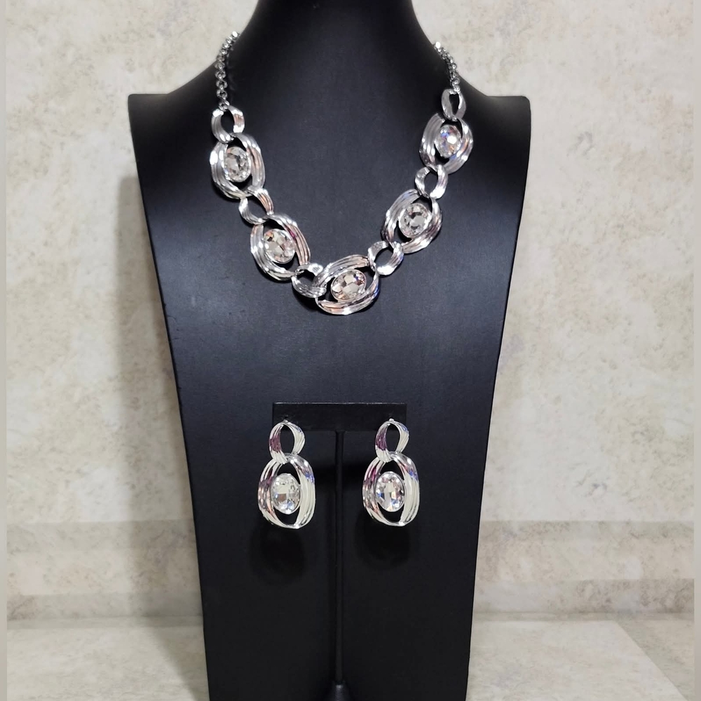 Elegant Silver Necklace and Earring Set